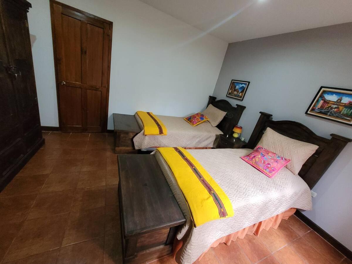 Amplia Casa Antigua Guatemala Con Pergola Y Jardin Villa Ngoại thất bức ảnh