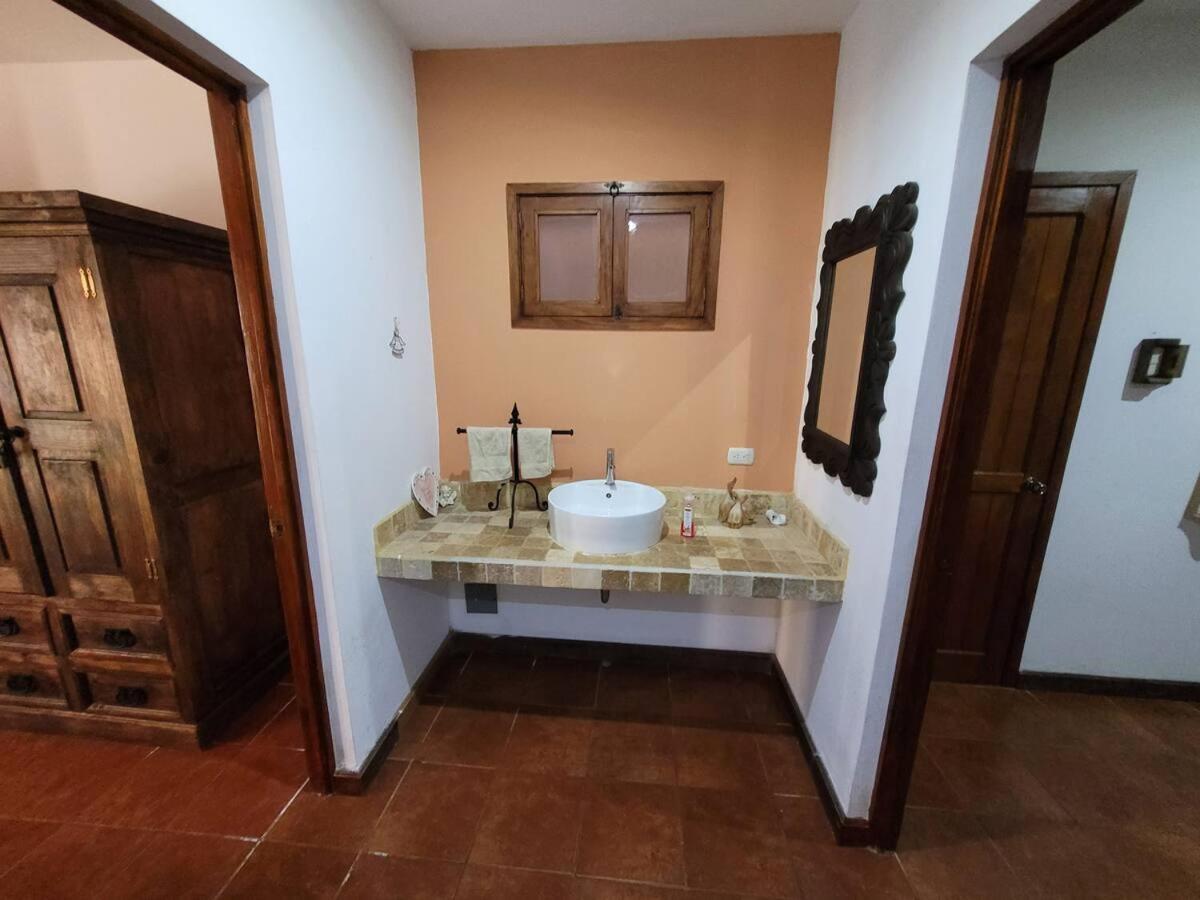 Amplia Casa Antigua Guatemala Con Pergola Y Jardin Villa Ngoại thất bức ảnh