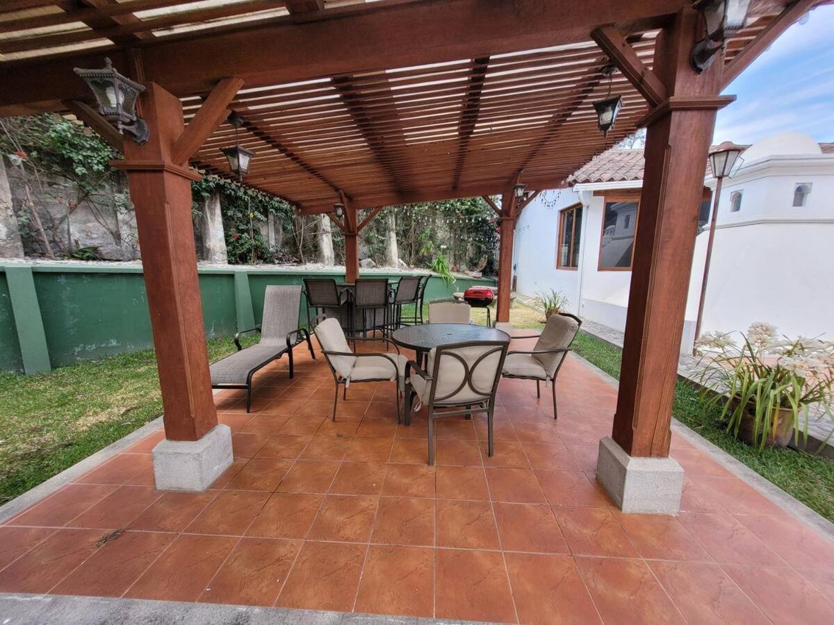 Amplia Casa Antigua Guatemala Con Pergola Y Jardin Villa Ngoại thất bức ảnh