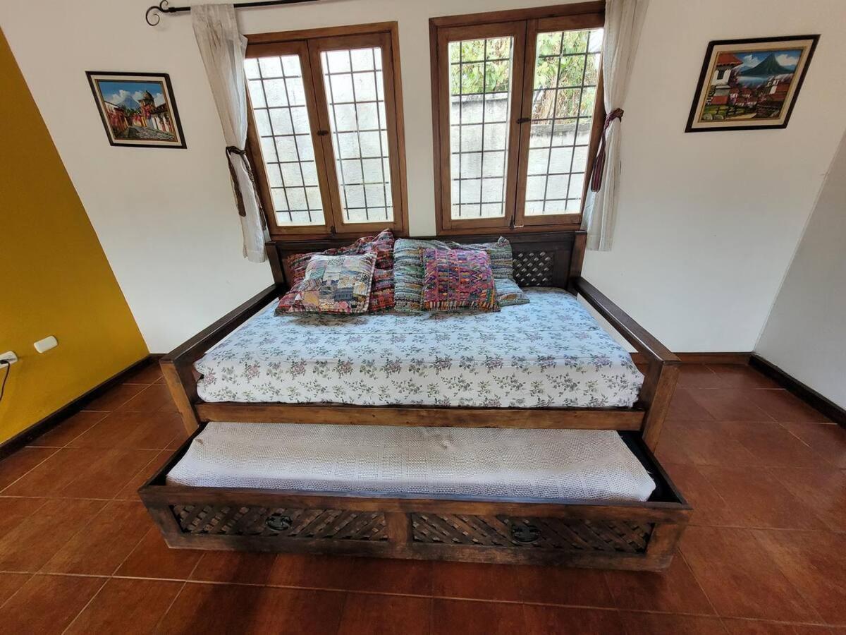 Amplia Casa Antigua Guatemala Con Pergola Y Jardin Villa Ngoại thất bức ảnh